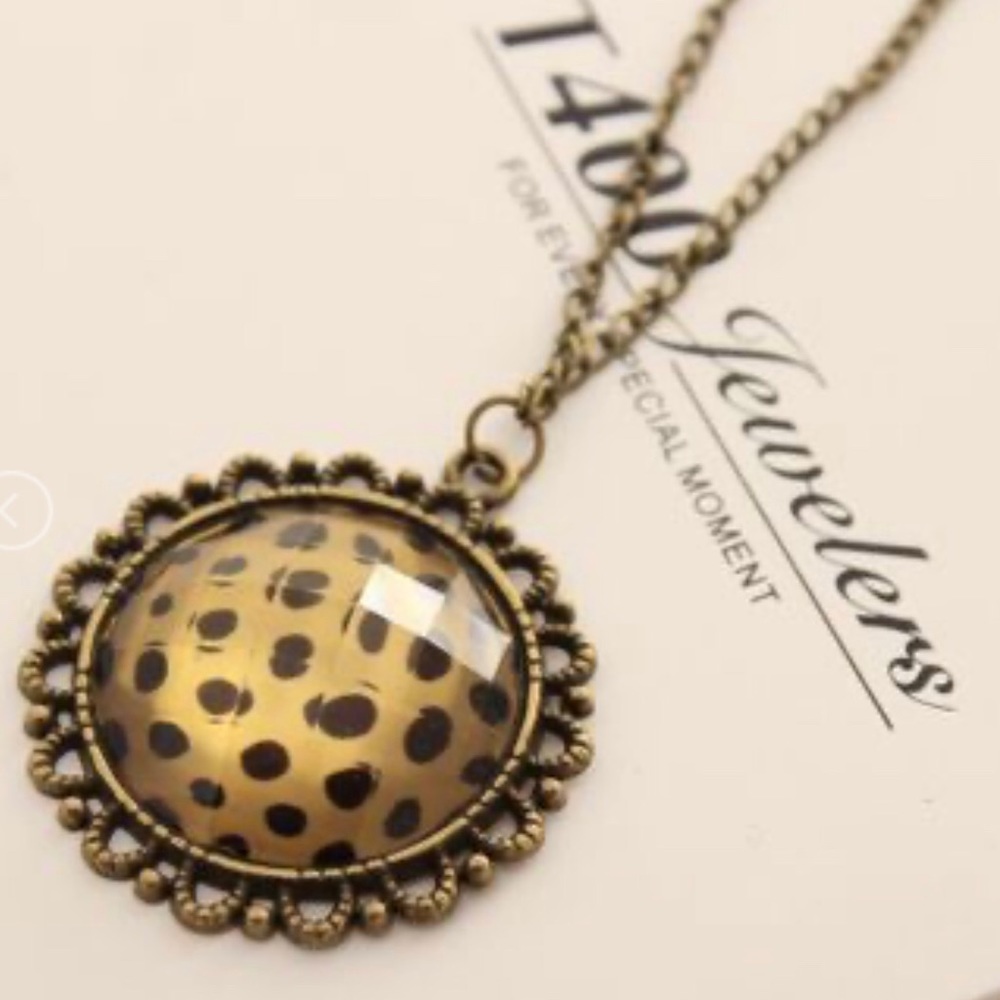 Bronze Tone Necklace w/Leopard Resin Pendant (008)